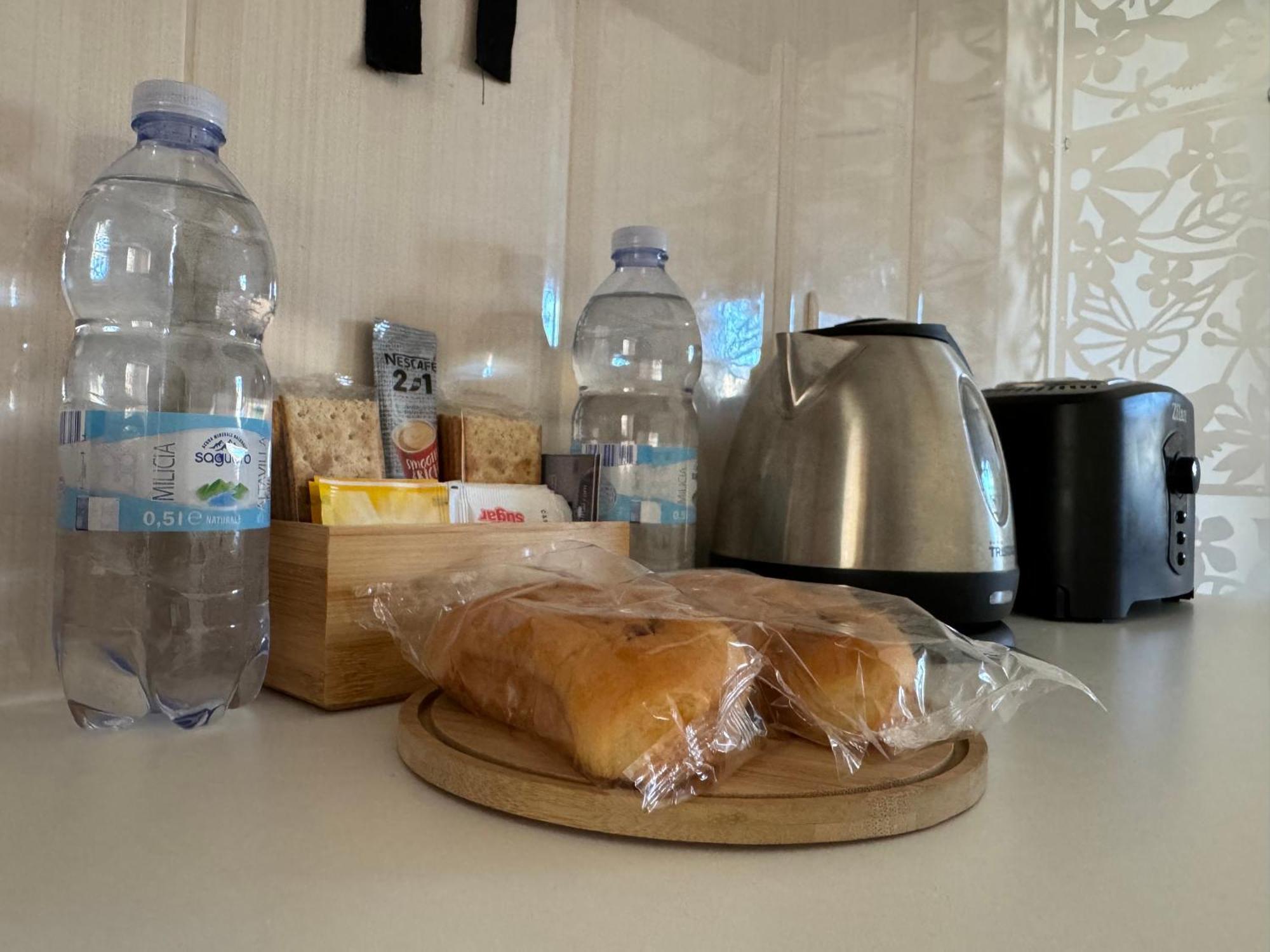 Private One Bedroom Close To Airport In