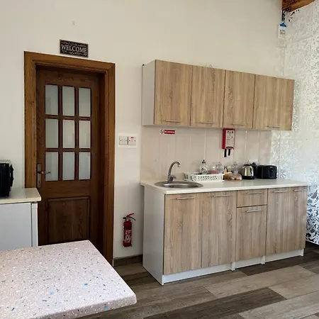 Private One Bedroom Apartment Close To Airport In Luqa Exterior photo
