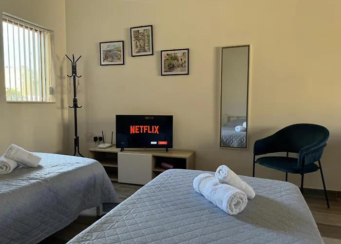 Private One Bedroom Apartment Close To Airport In Luqa